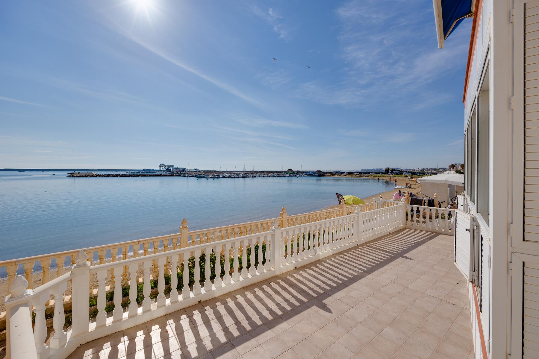 4 Bed, 2 Bath, ApartmentFor Sale, Torrevieja, Alicante