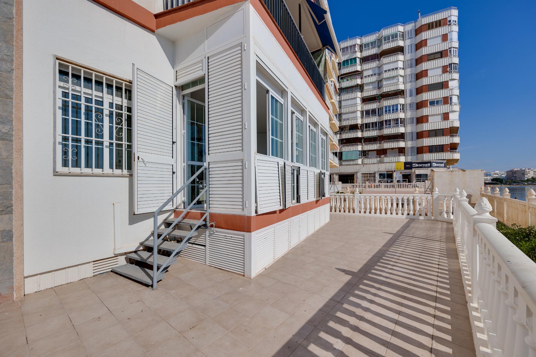 4 Bed, 2 Bath, ApartmentFor Sale, Torrevieja, Alicante