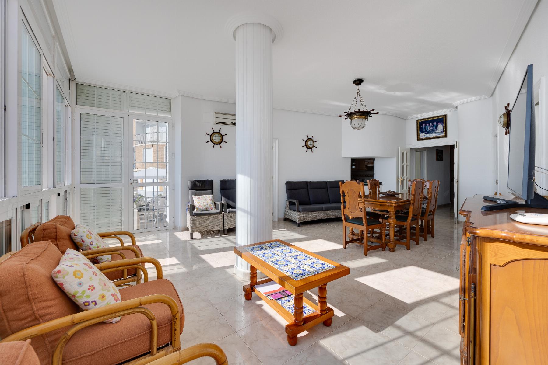 4 Bed, 2 Bath, ApartmentFor Sale, Torrevieja, Alicante