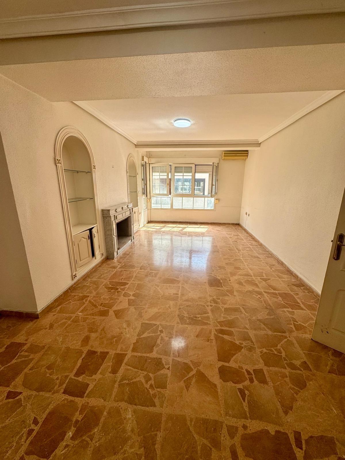 5 Bed, 2 Bath, ApartmentFor Sale, Torrevieja, Alicante