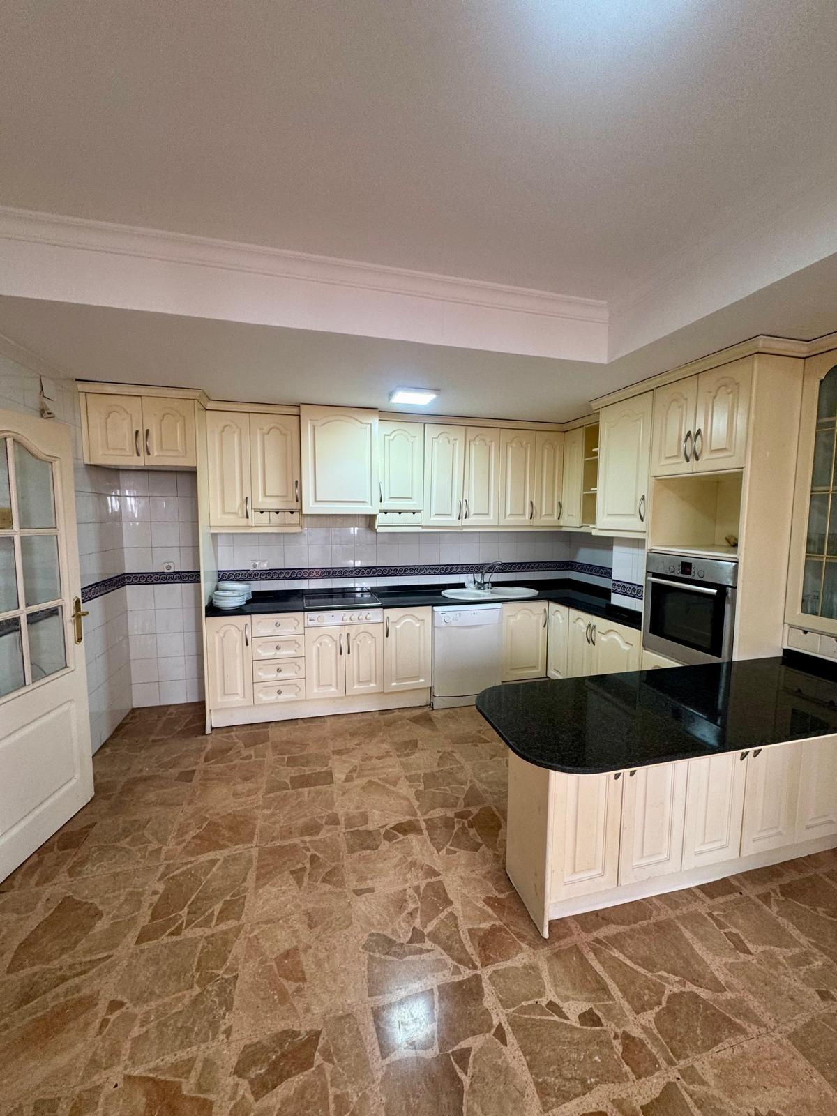 5 Bed, 2 Bath, ApartmentFor Sale, Torrevieja, Alicante