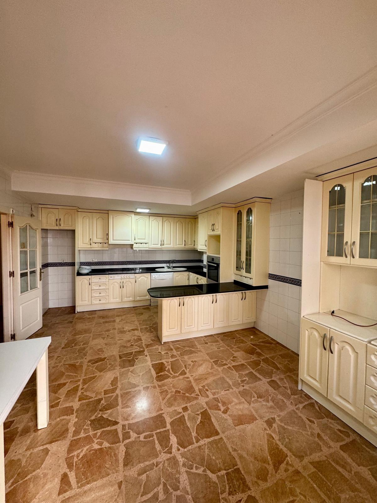 5 Bed, 2 Bath, ApartmentFor Sale, Torrevieja, Alicante