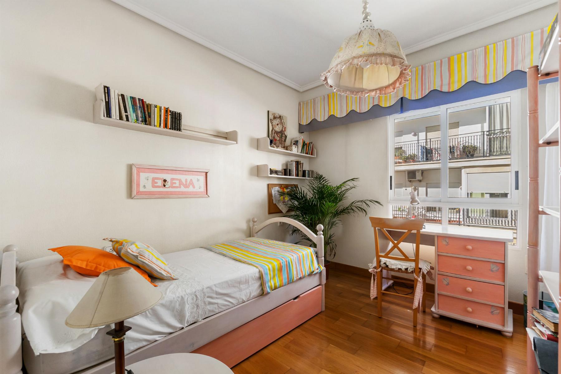 4 Bed, 2 Bath, ApartmentFor Sale, Torrevieja, Alicante