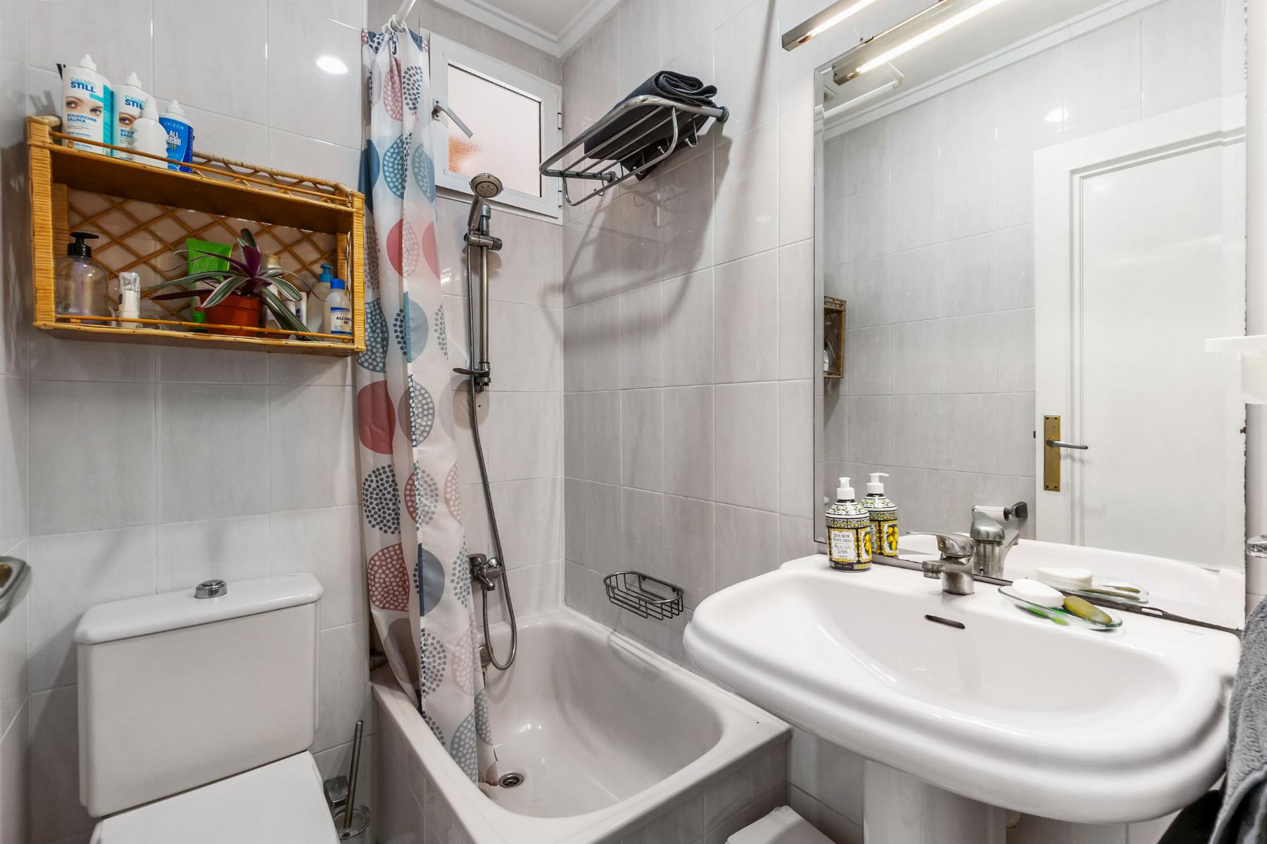 4 Bed, 2 Bath, ApartmentFor Sale, Torrevieja, Alicante