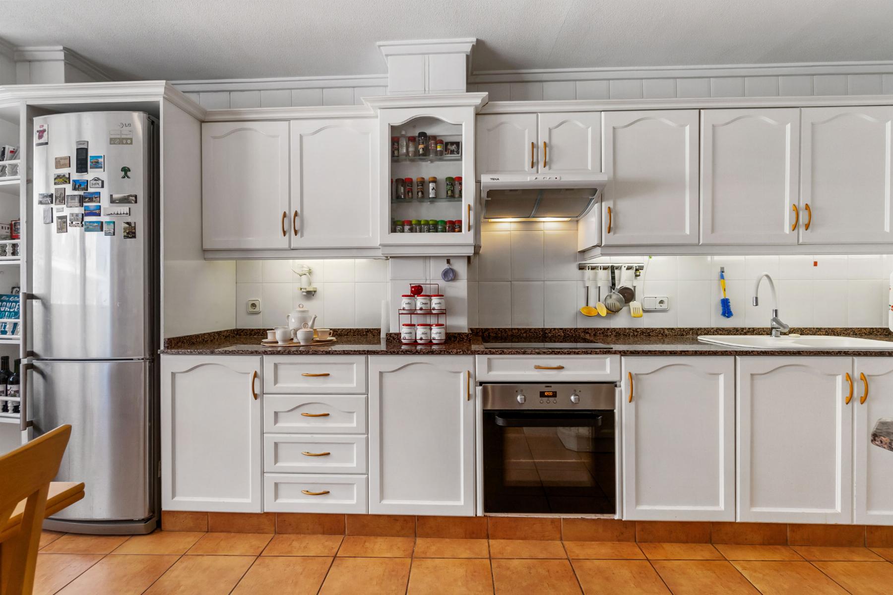 4 Bed, 2 Bath, ApartmentFor Sale, Torrevieja, Alicante