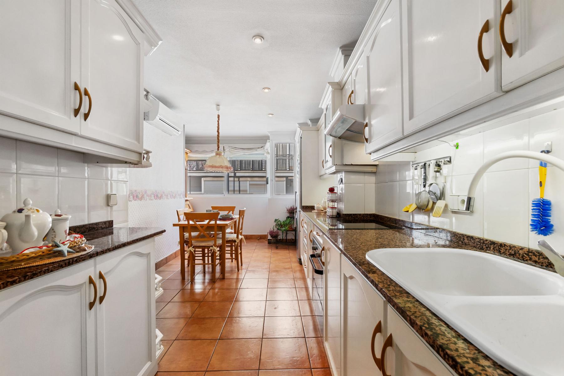 4 Bed, 2 Bath, ApartmentFor Sale, Torrevieja, Alicante