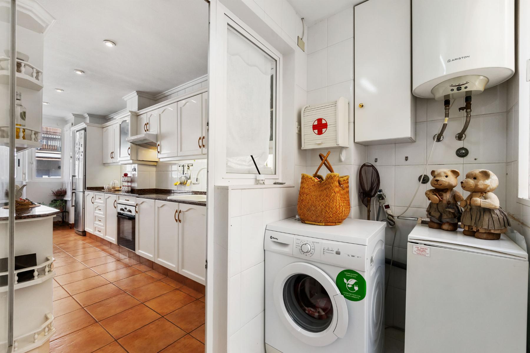 4 Bed, 2 Bath, ApartmentFor Sale, Torrevieja, Alicante