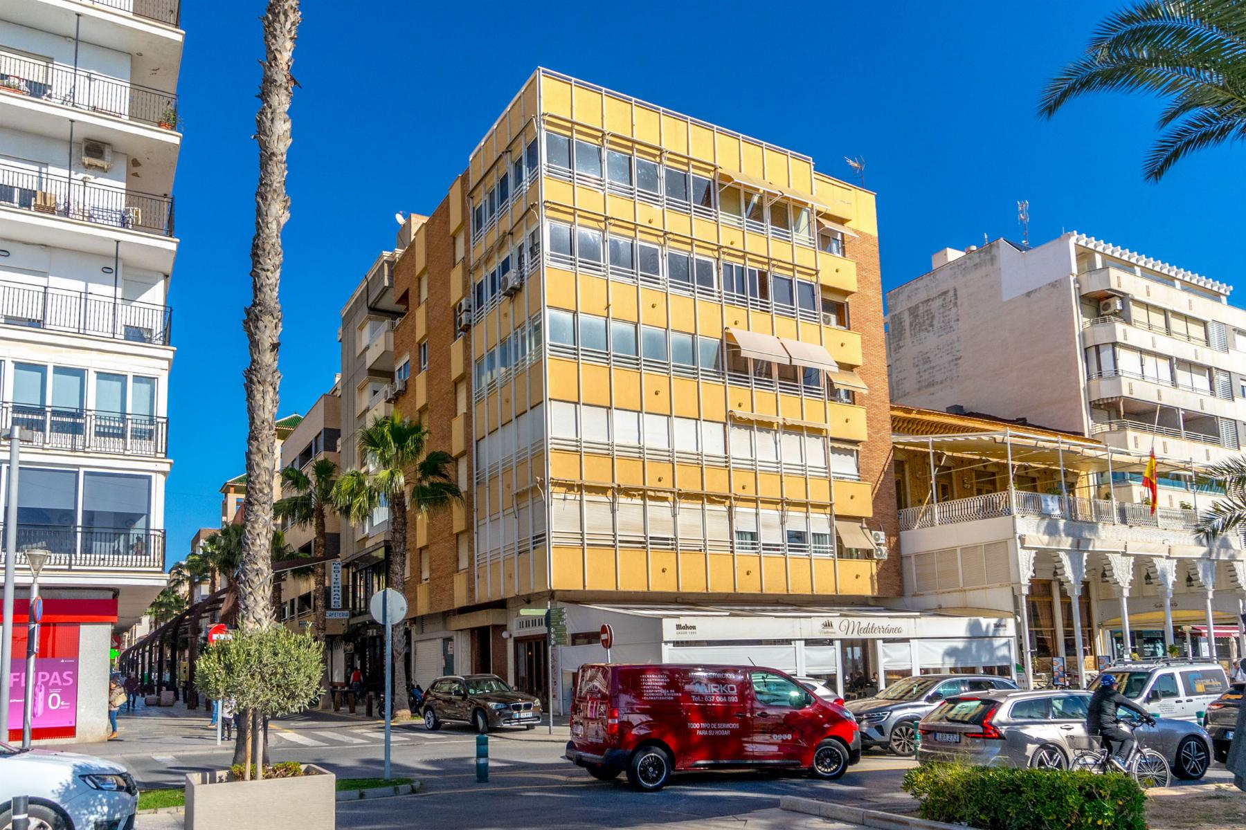 4 Bed, 2 Bath, ApartmentFor Sale, Torrevieja, Alicante