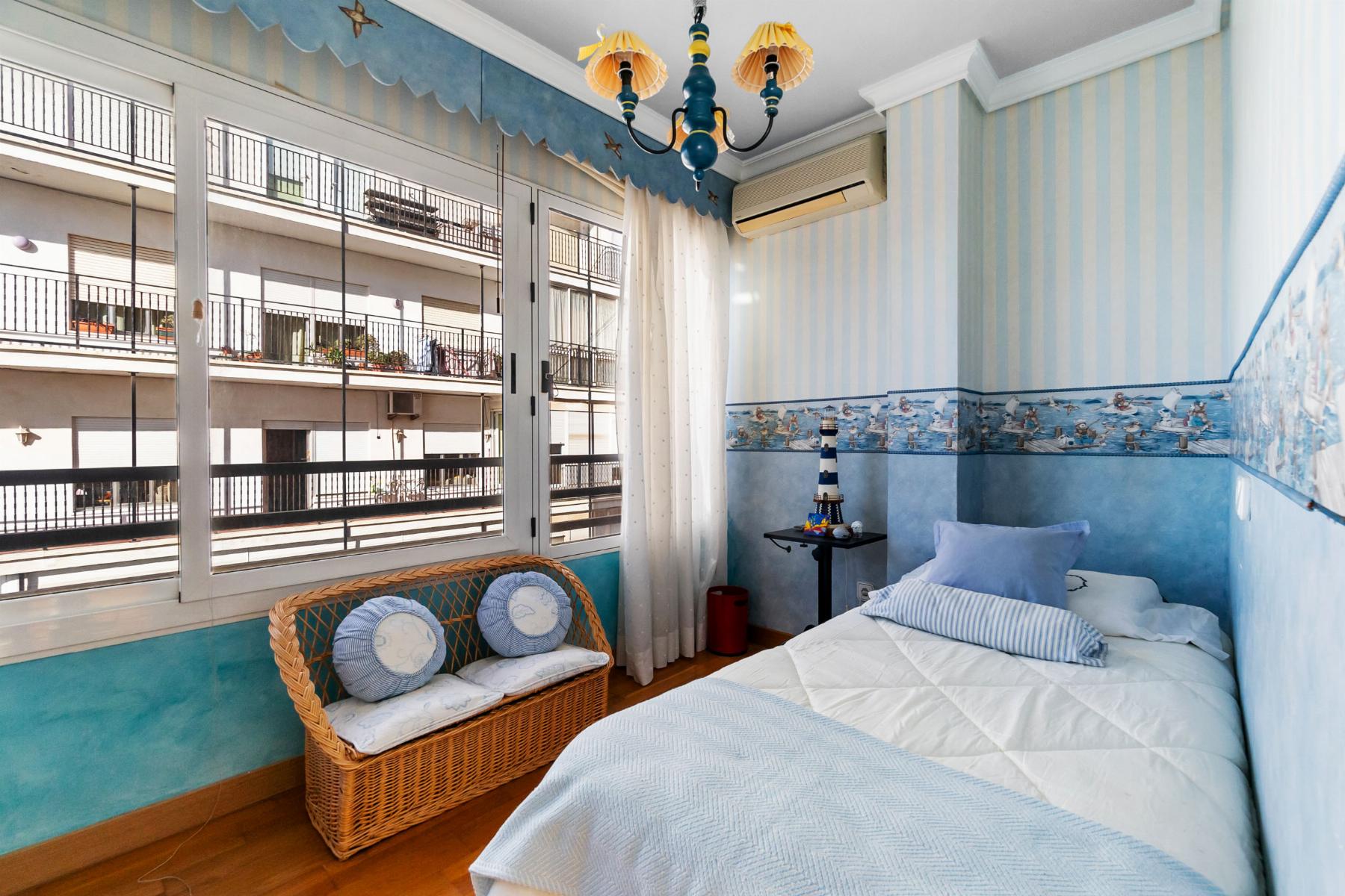 4 Bed, 2 Bath, ApartmentFor Sale, Torrevieja, Alicante