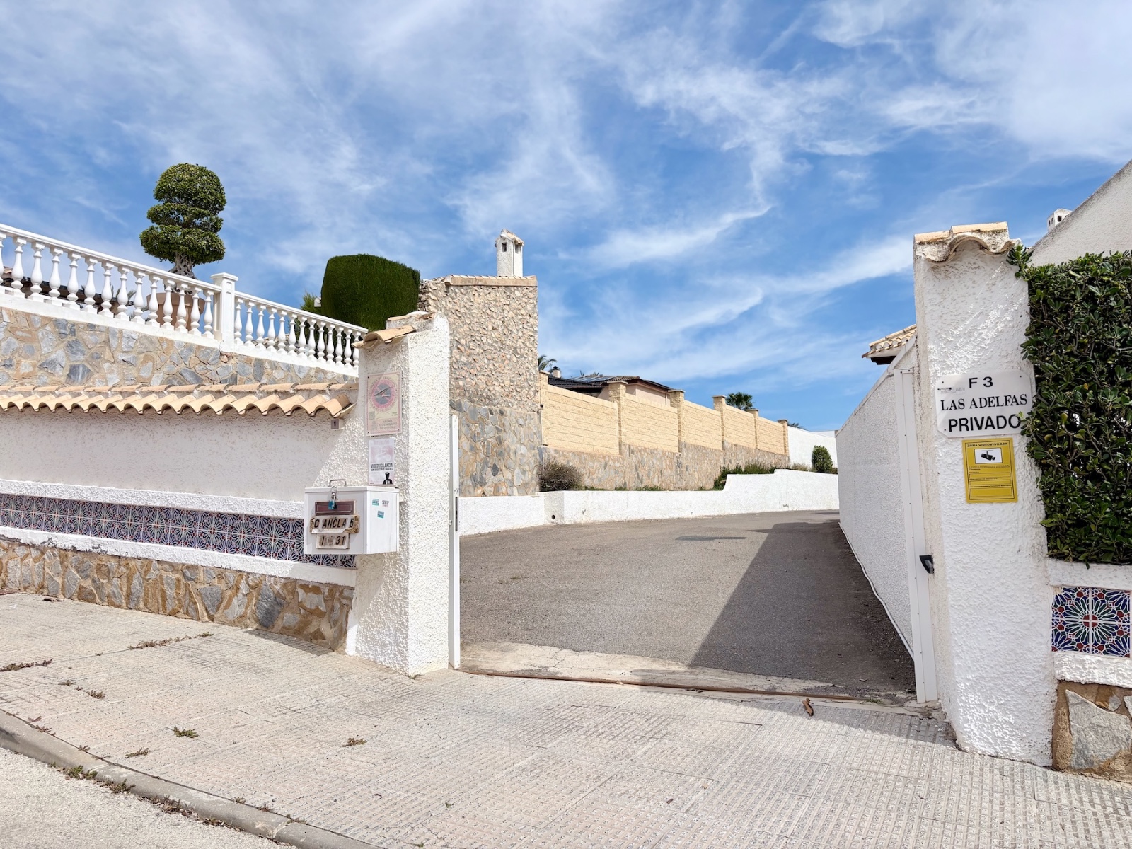 4 Bed, 2 Bath, HouseFor Sale, Orihuela Costa, Alicante
