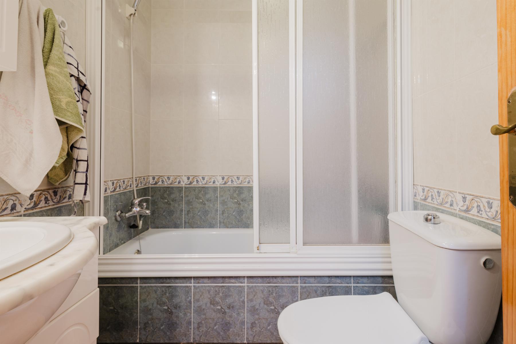 3 Bed, 2 Bath, ApartmentFor Sale, Torrevieja, Alicante