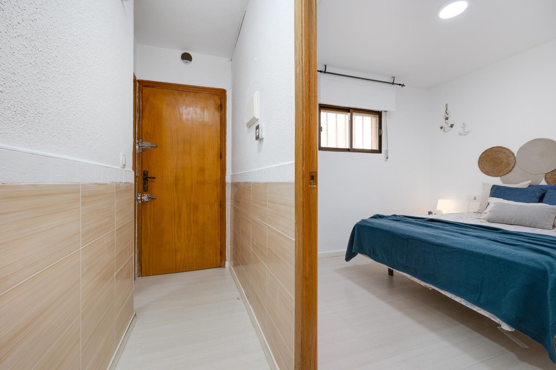 2 Bed, 1 Bath, ApartmentFor Sale, Torrevieja, Alicante