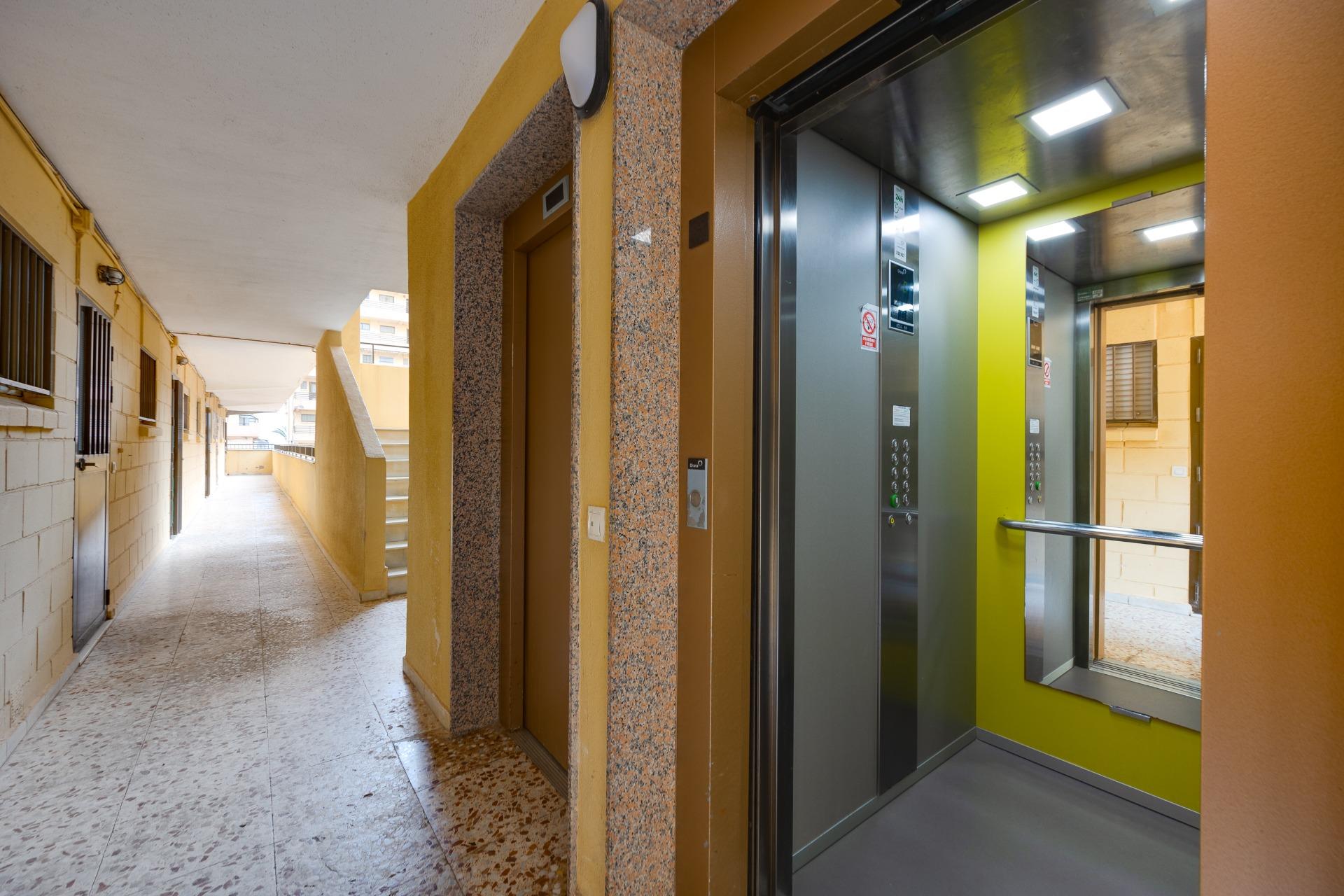 2 Bed, 1 Bath, ApartmentFor Sale, Torrevieja, Alicante