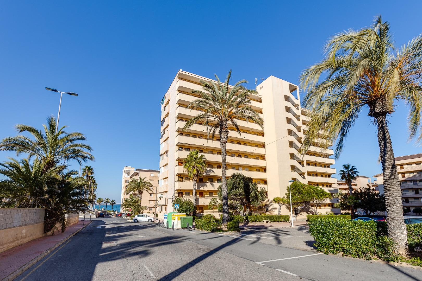 2 Bed, 1 Bath, ApartmentFor Sale, Torrevieja, Alicante