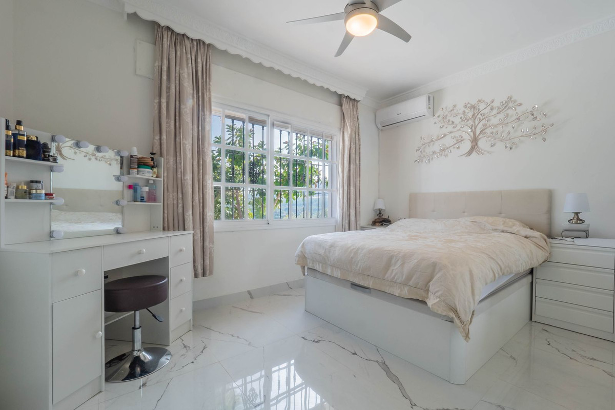 Coin, Malaga, 3 Bedrooms Bedrooms, ,2 BathroomsBathrooms,For Sale,R5317546