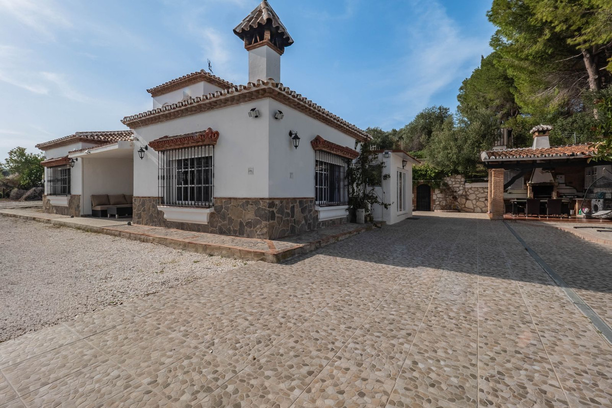 Coin, Malaga, 3 Bedrooms Bedrooms, ,2 BathroomsBathrooms,For Sale,R5317546
