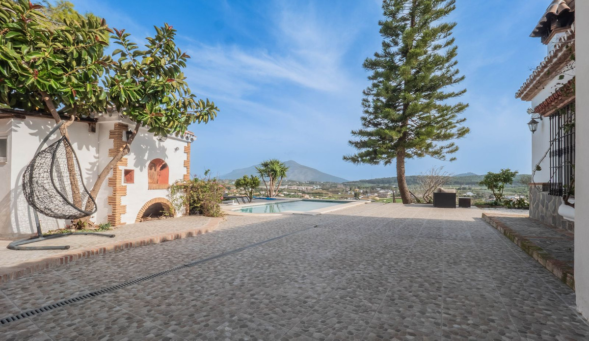 Coin, Malaga, 3 Bedrooms Bedrooms, ,2 BathroomsBathrooms,For Sale,R5317546