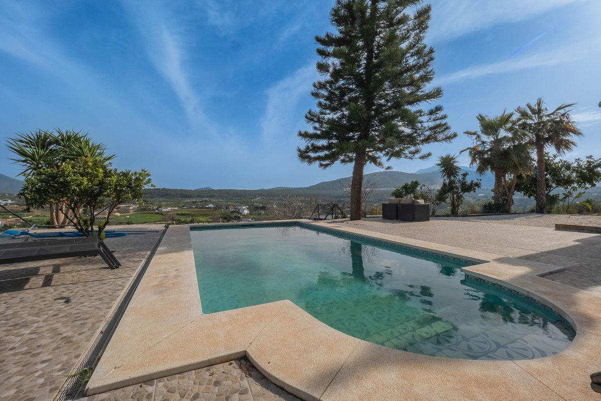 Coin, Malaga, 3 Bedrooms Bedrooms, ,2 BathroomsBathrooms,For Sale,R5317546