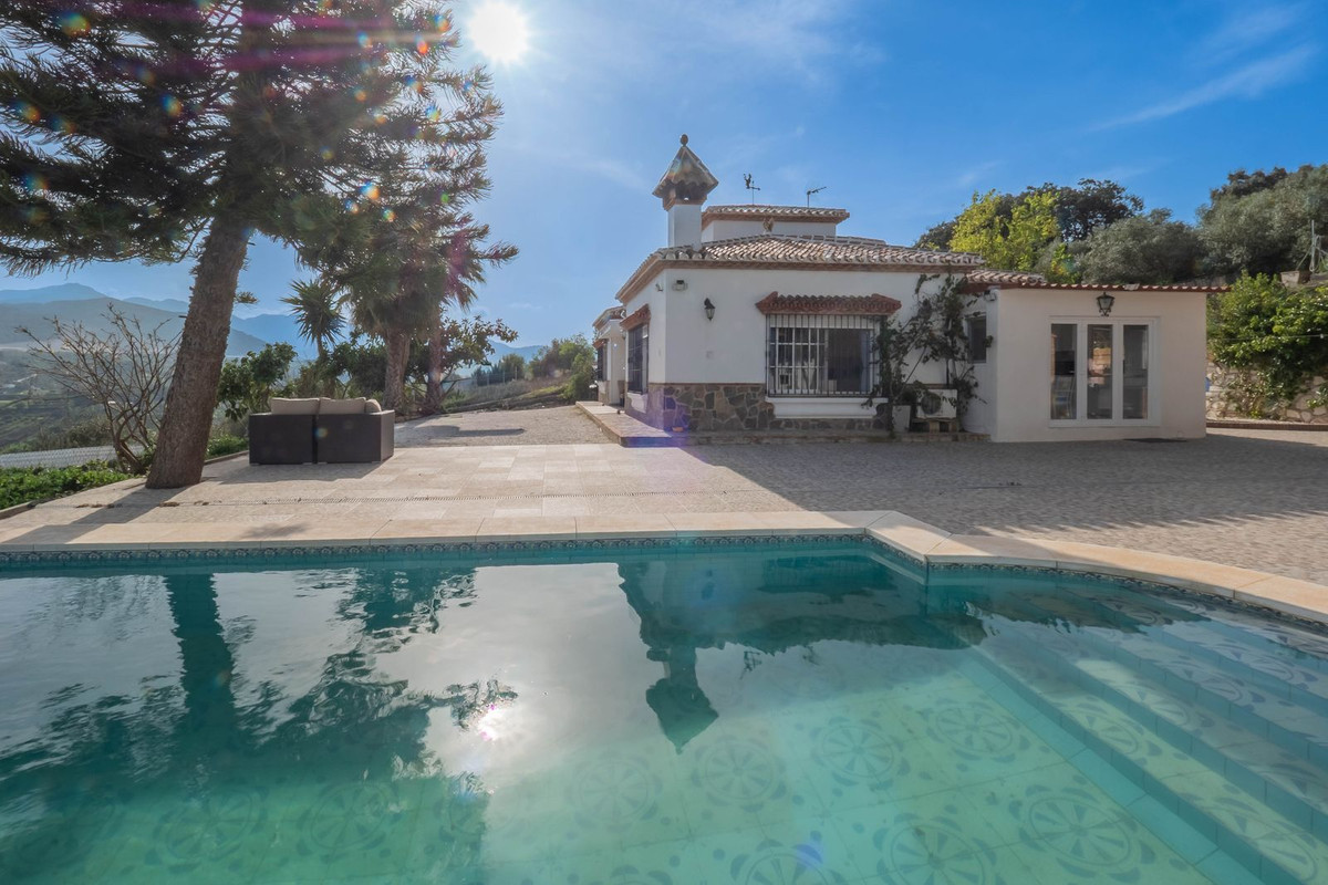 Coin, Malaga, 3 Bedrooms Bedrooms, ,2 BathroomsBathrooms,For Sale,R5317546