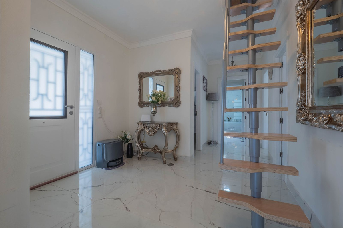 Coin, Malaga, 3 Bedrooms Bedrooms, ,2 BathroomsBathrooms,For Sale,R5317546