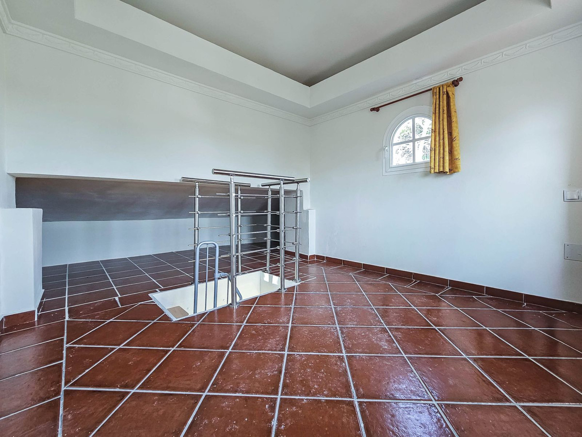Coin, Malaga, 3 Bedrooms Bedrooms, ,2 BathroomsBathrooms,For Sale,R5317546