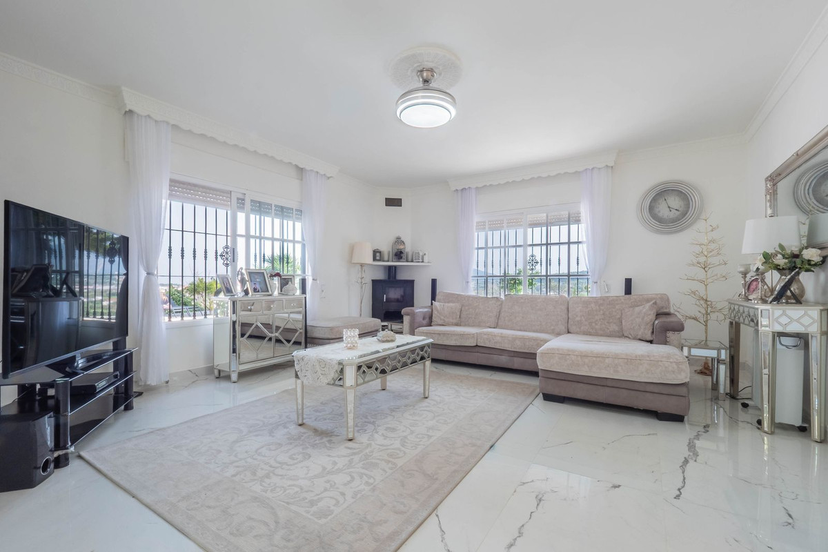 Coin, Malaga, 3 Bedrooms Bedrooms, ,2 BathroomsBathrooms,For Sale,R5317546