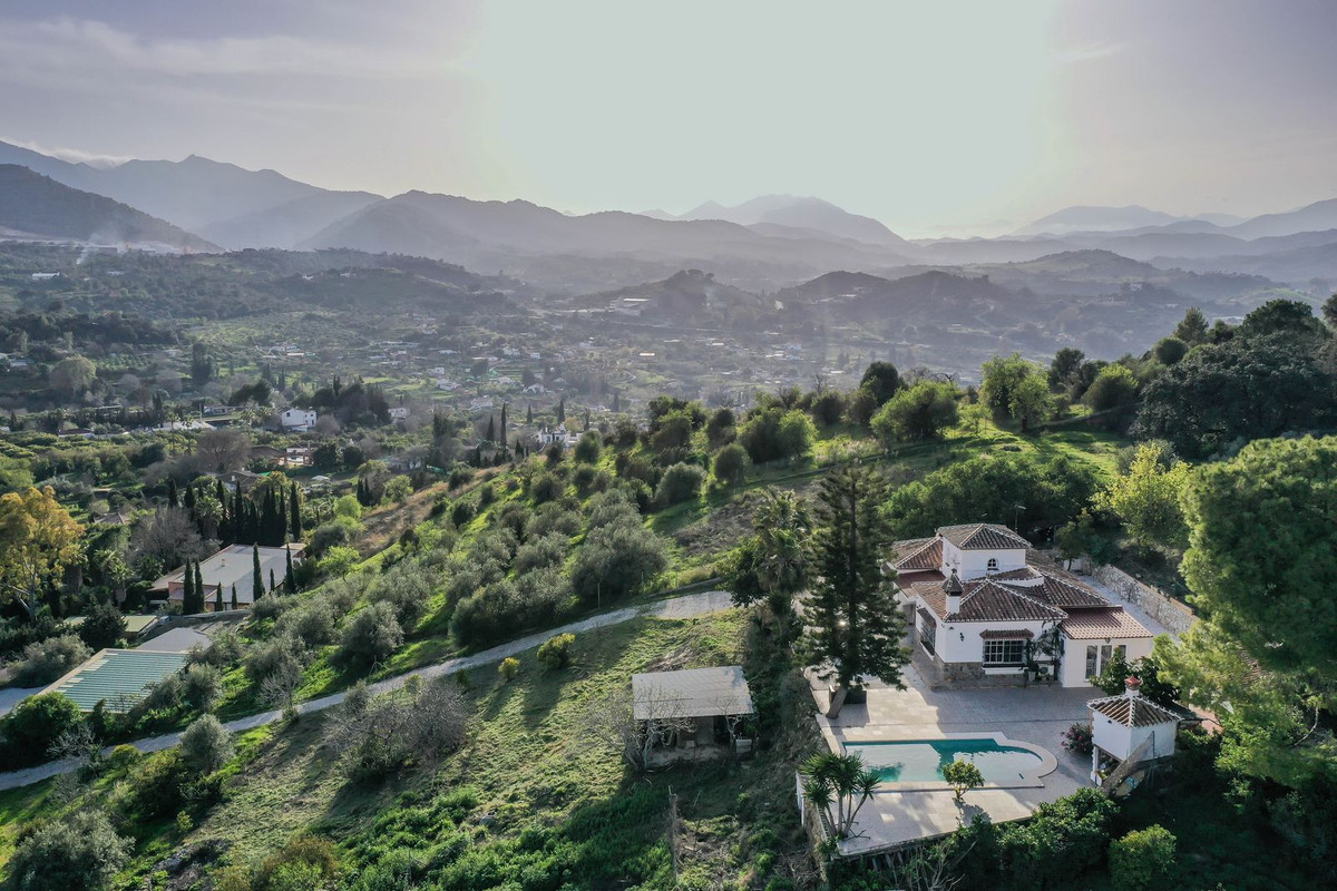 Coin, Malaga, 3 Bedrooms Bedrooms, ,2 BathroomsBathrooms,For Sale,R5317546