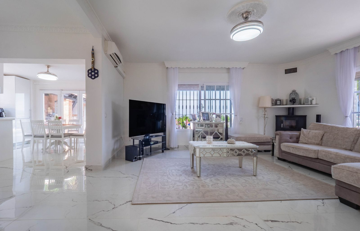 Coin, Malaga, 3 Bedrooms Bedrooms, ,2 BathroomsBathrooms,For Sale,R5317546