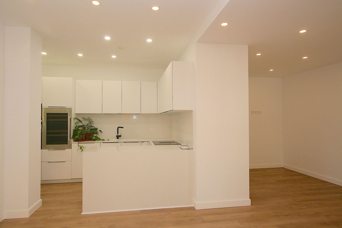 3 Bed, 2 Bath, ApartmentFor Sale, Fuengirola, Malaga