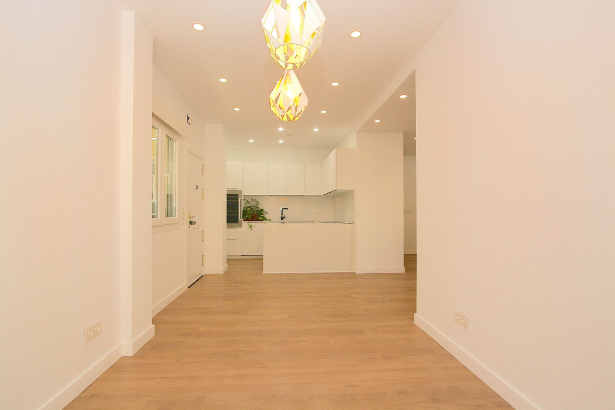 3 Bed, 2 Bath, ApartmentFor Sale, Fuengirola, Malaga