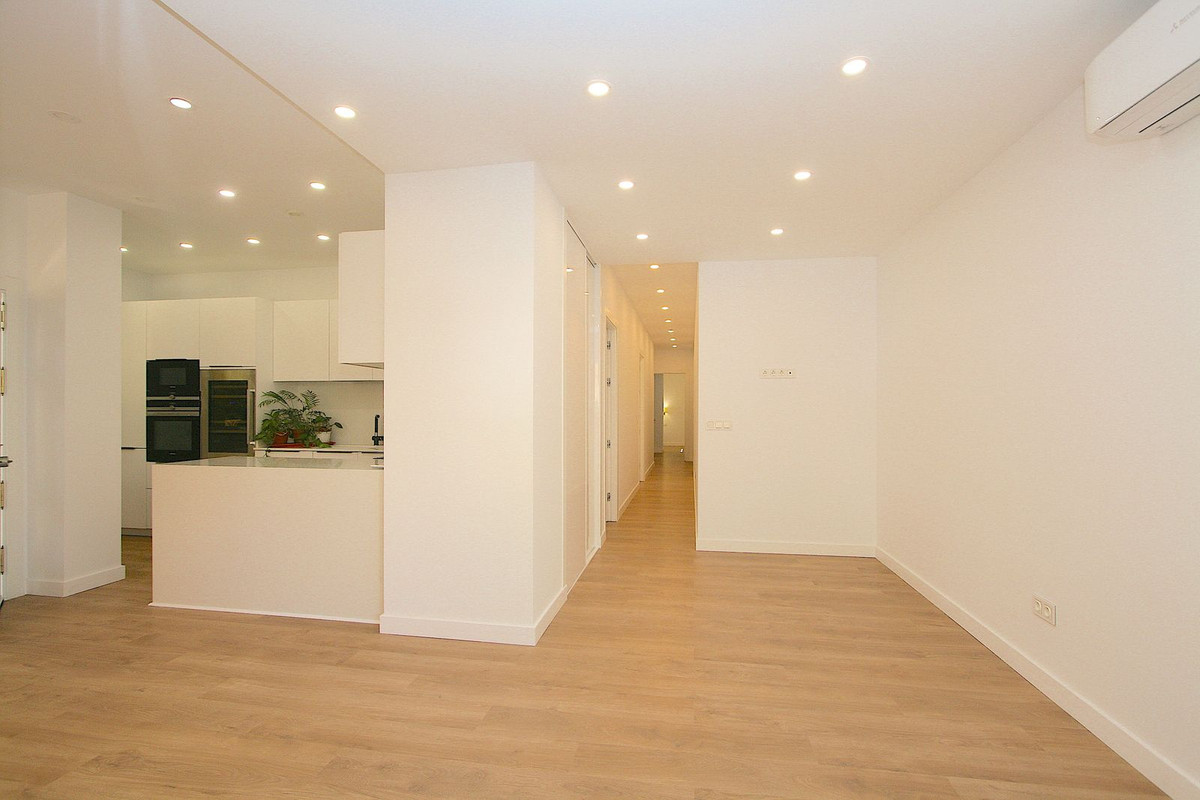 3 Bed, 2 Bath, ApartmentFor Sale, Fuengirola, Malaga