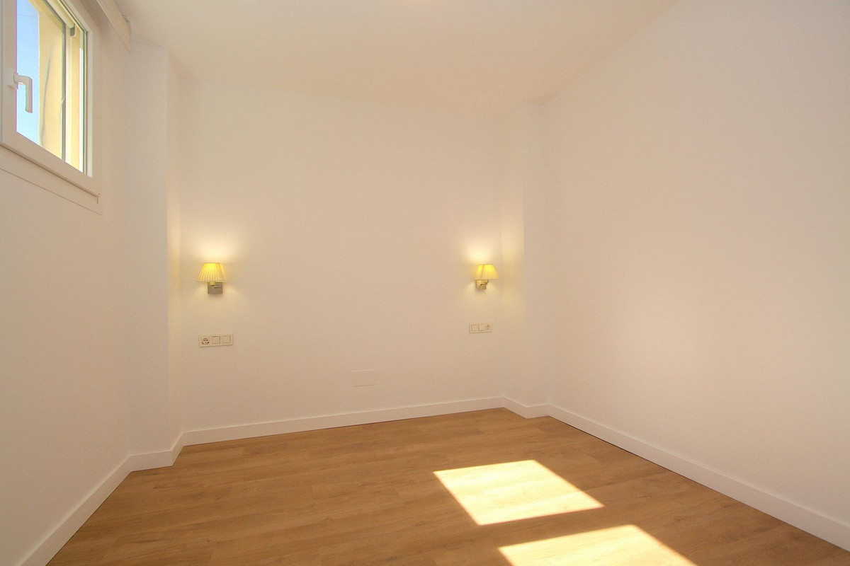 3 Bed, 2 Bath, ApartmentFor Sale, Fuengirola, Malaga
