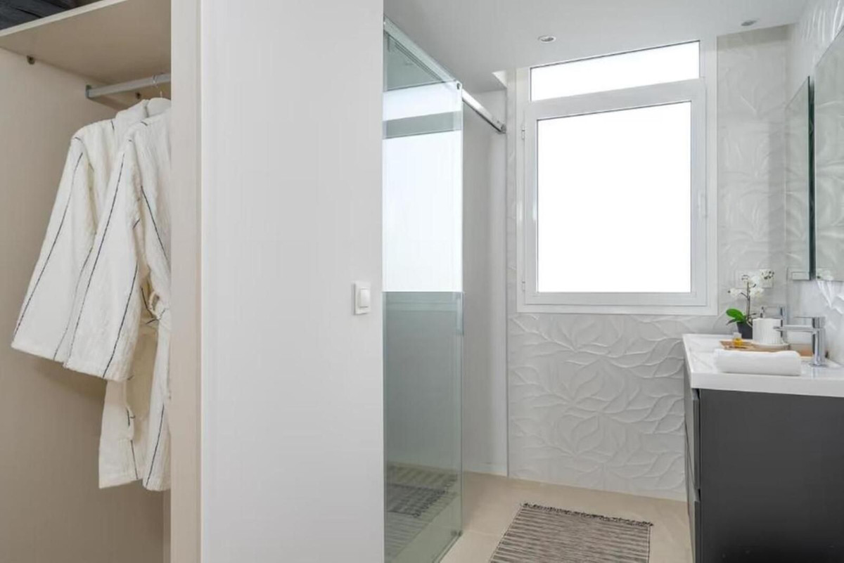 4 Bed, 3 Bath, ApartmentFor Sale, La Cala de Mijas, Malaga