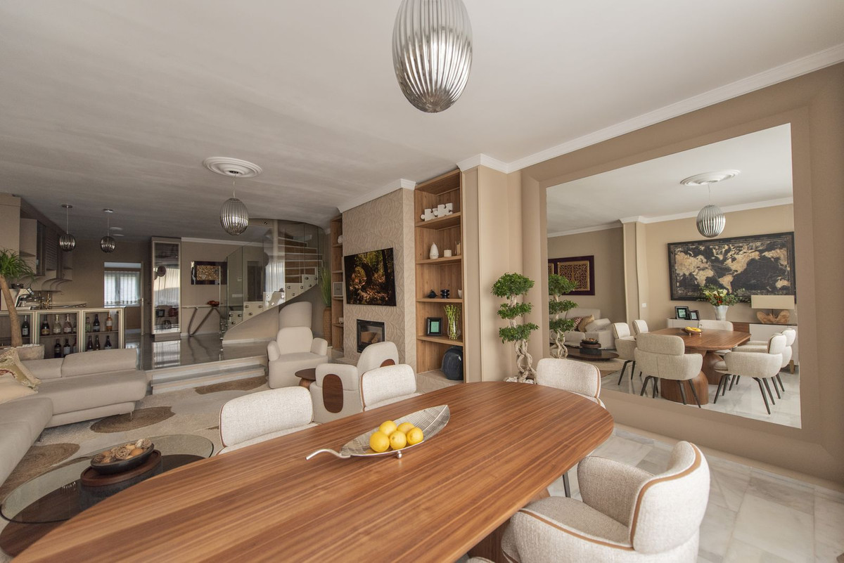 3 Bed, 2 Bath, HouseFor Sale, Nueva Andalucia, Malaga