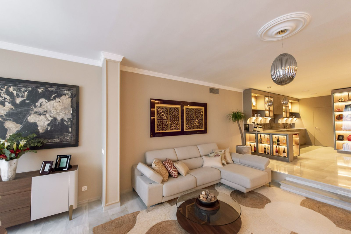 3 Bed, 2 Bath, HouseFor Sale, Nueva Andalucia, Malaga