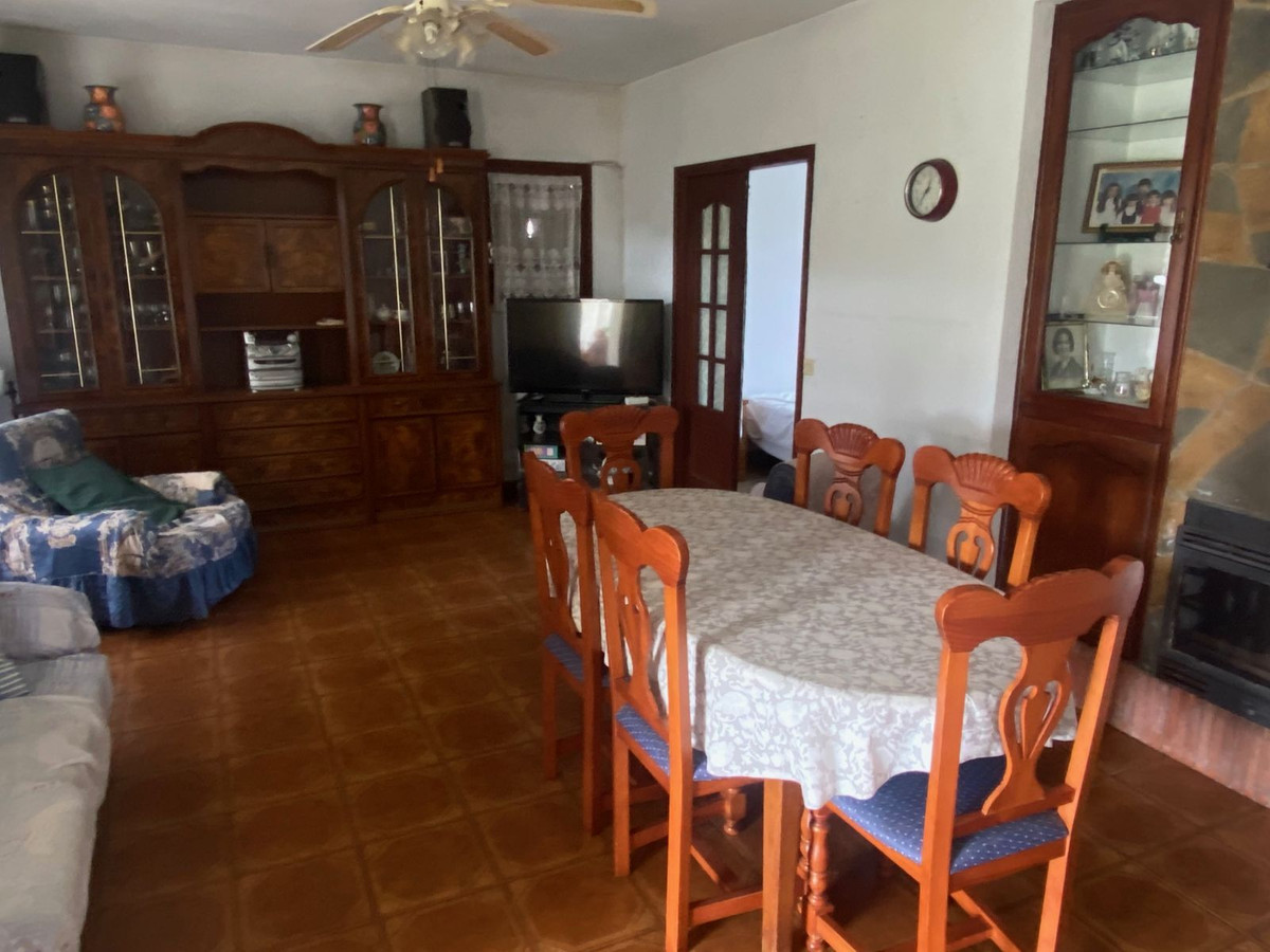 5 Bed, 3 Bath, HouseFor Sale, New Golden Mile, Malaga