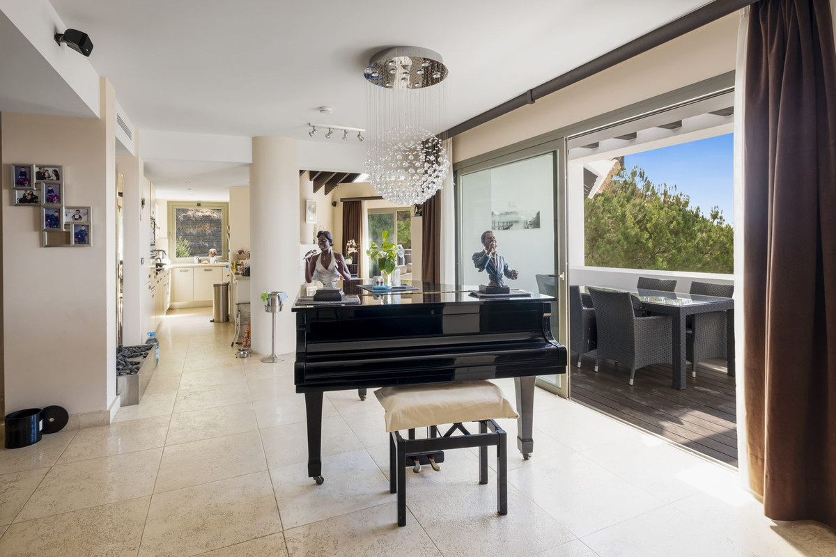 3 Bed, 3 Bath, ApartmentFor Sale, Los Flamingos, Malaga