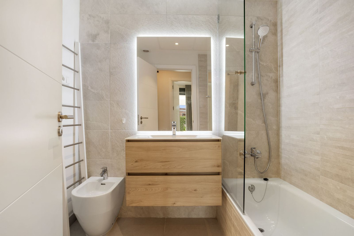 2 Bed, 2 Bath, ApartmentFor Sale, Estepona, Malaga