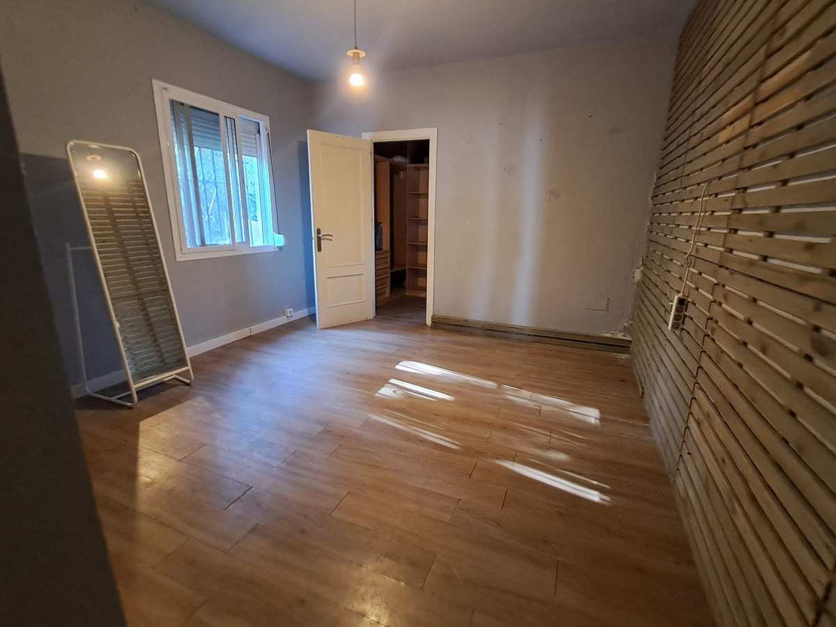 5 Bed, 2 Bath, HouseFor Sale, Estepona, Malaga