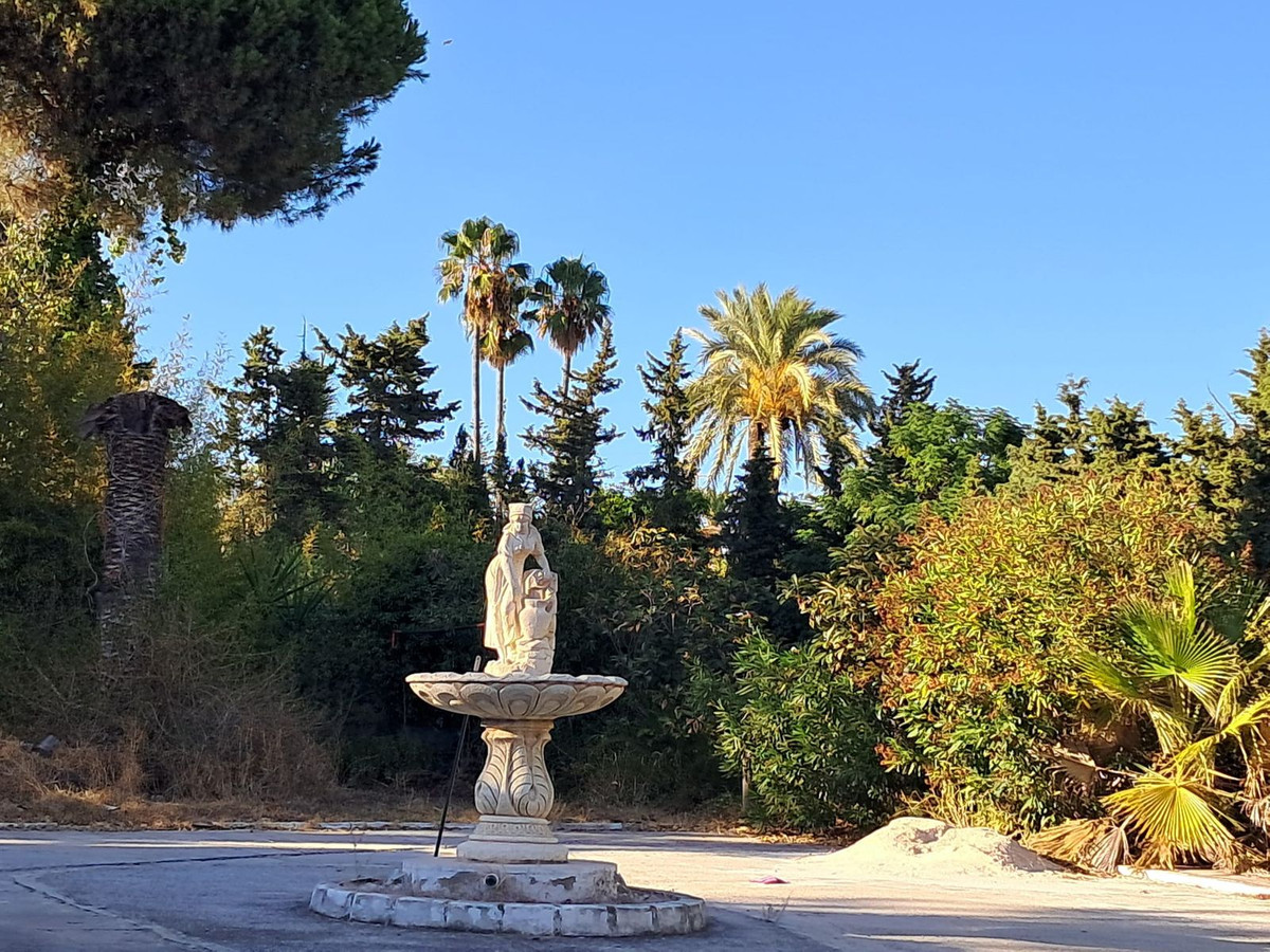 5 Bed, 2 Bath, HouseFor Sale, Estepona, Malaga