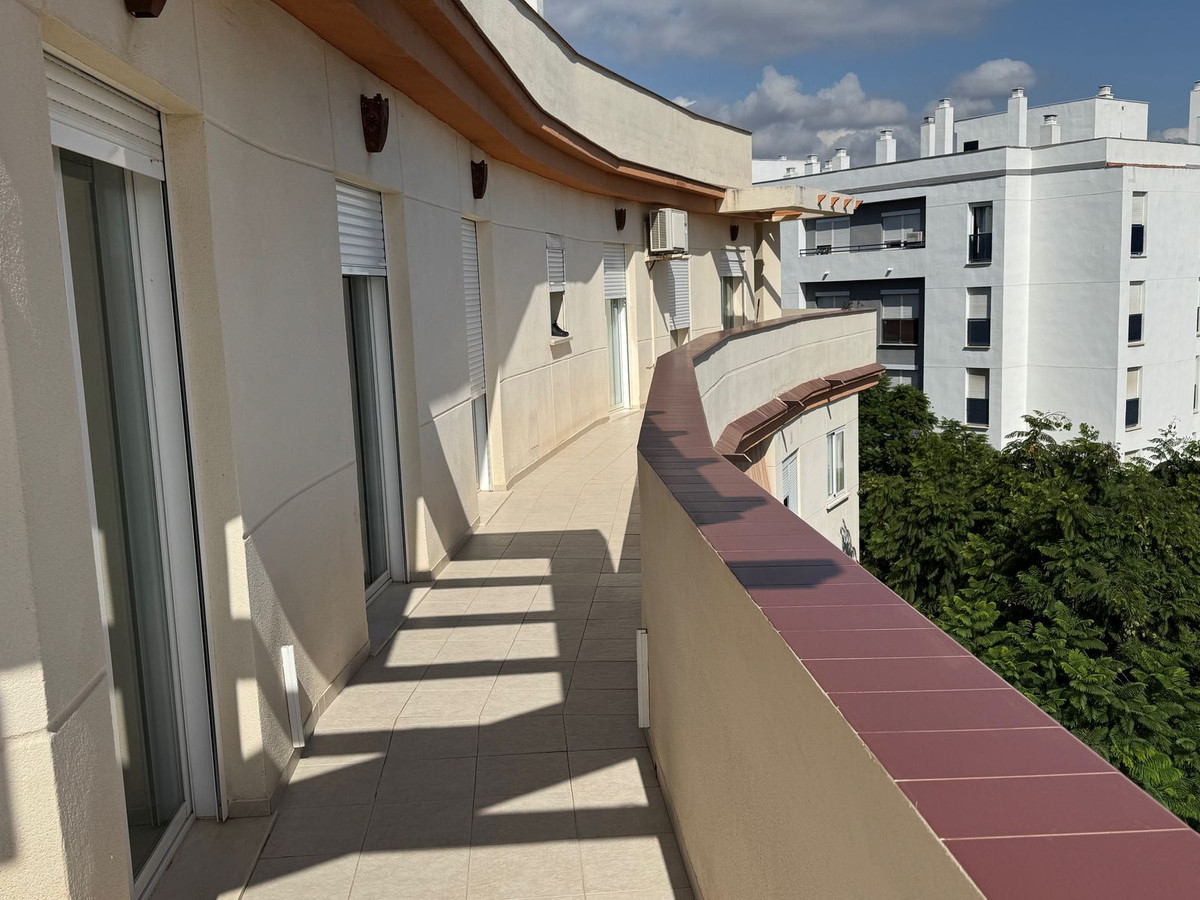 4 Bed, 3 Bath, ApartmentFor Sale, Estepona, Malaga