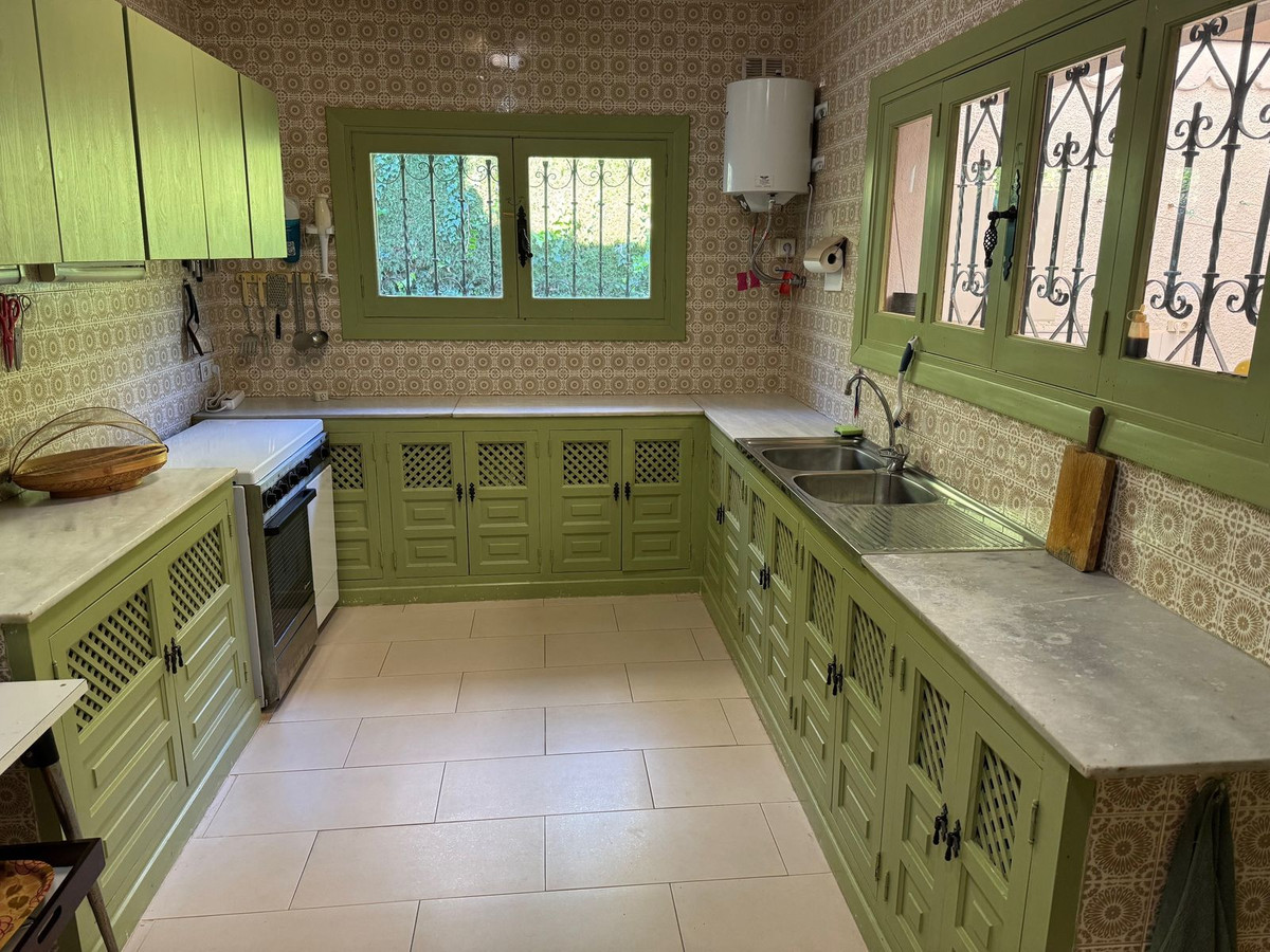 3 Bed, 2 Bath, HouseFor Sale, Estepona, Malaga