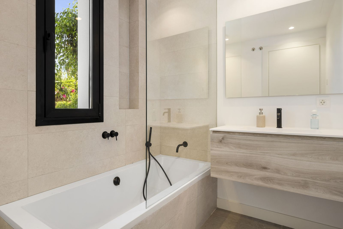 5 Bed, 5 Bath, HouseFor Sale, Marbesa, Malaga