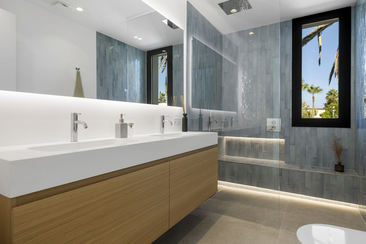 5 Bed, 5 Bath, HouseFor Sale, Marbesa, Malaga