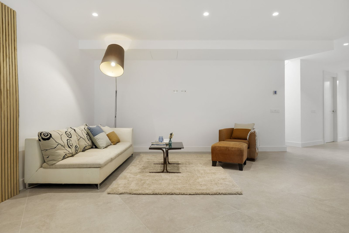 5 Bed, 5 Bath, HouseFor Sale, Marbesa, Malaga