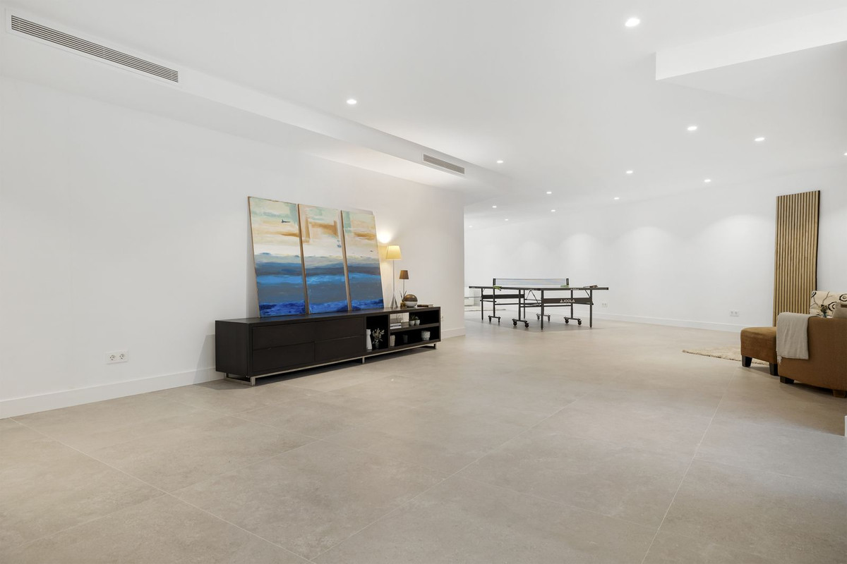 5 Bed, 5 Bath, HouseFor Sale, Marbesa, Malaga