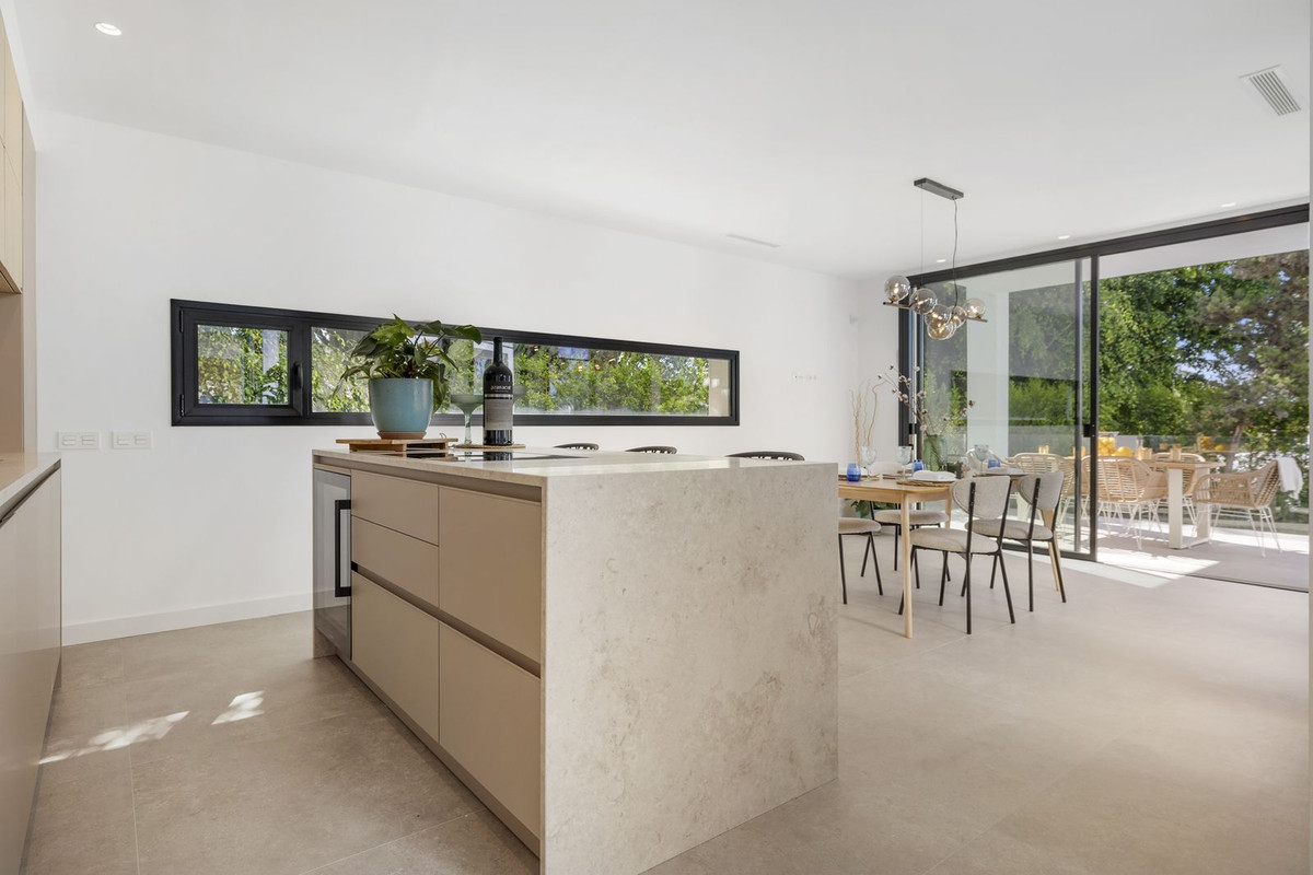 5 Bed, 5 Bath, HouseFor Sale, Marbesa, Malaga