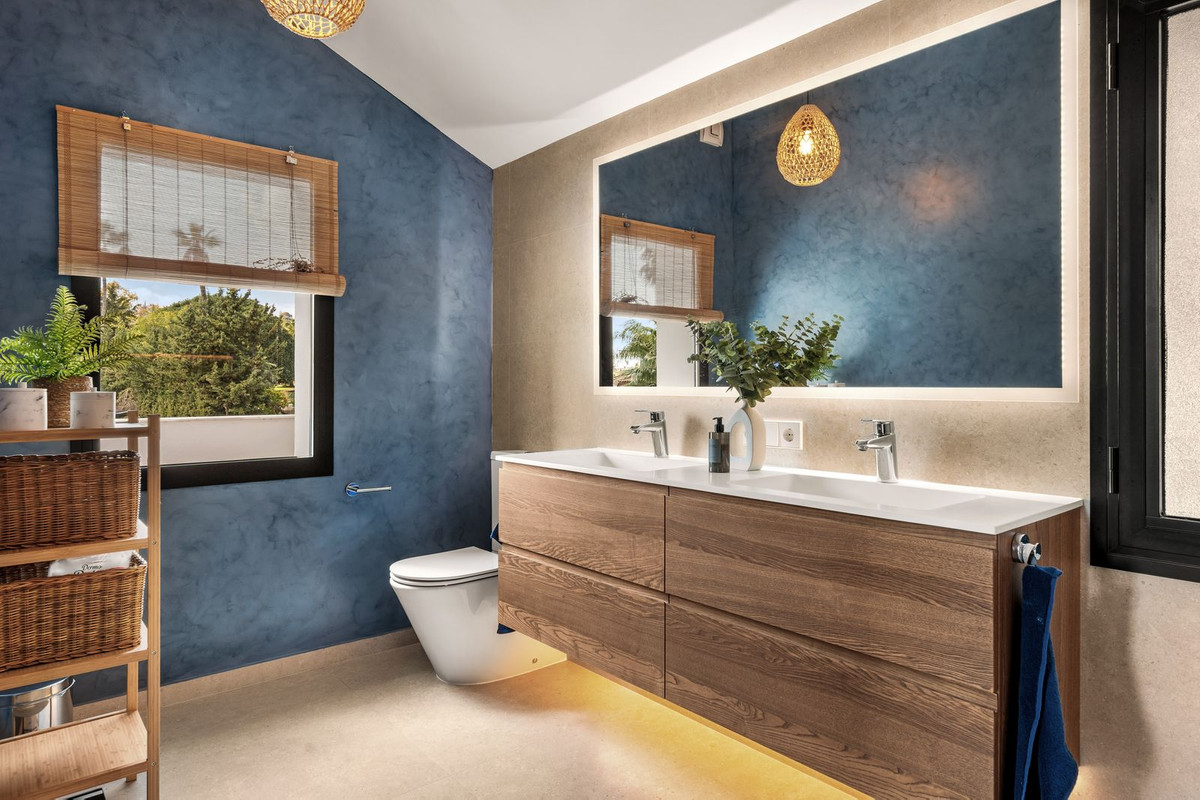 4 Bed, 4 Bath, HouseFor Sale, Nueva Andalucia, Malaga