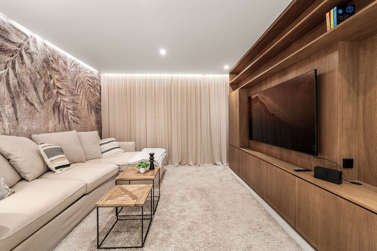 4 Bed, 4 Bath, HouseFor Sale, Nueva Andalucia, Malaga