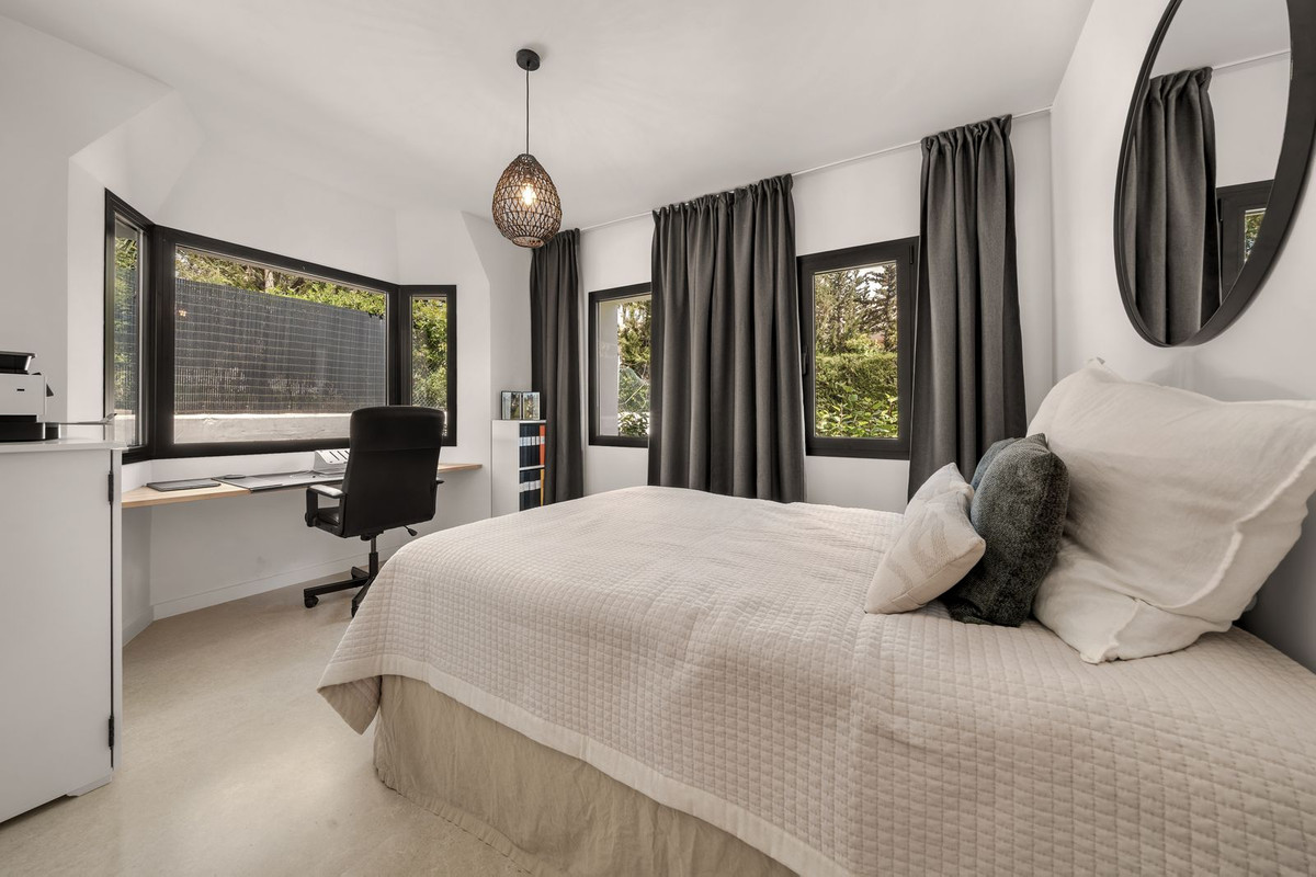 4 Bed, 4 Bath, HouseFor Sale, Nueva Andalucia, Malaga